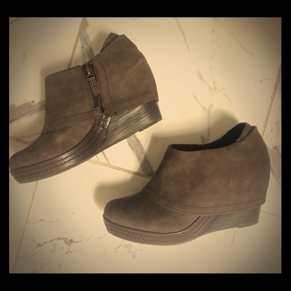Dr. Scholl’s Brown Suede Ankle Boots